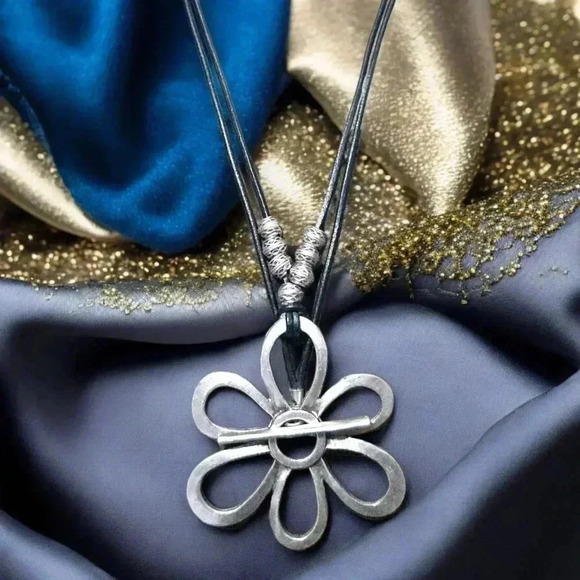 NKULTD Jewelry - 🆕️Turkish Handmade Flower Pendant Necklace Antique Silver Zamak & Leather 🌸